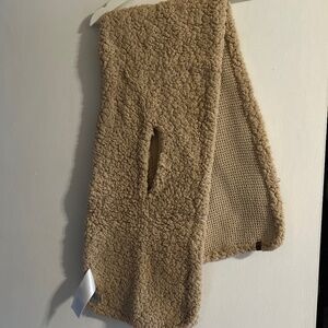 Timberland’s knit and sherpa scarf Tan